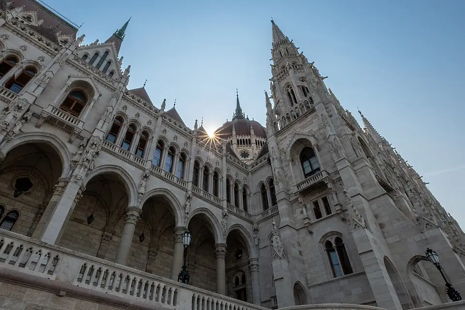 Landschaft und Sehenswürdigkeiten in Budapest für Busreise Budapest für Paare – ehrlich eingeordnet