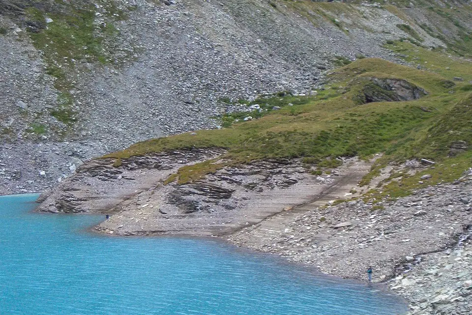 Authentischer Reisemoment in Wallis – passend zu Beste Reisezeit für eine Busreise Wallis – Route & Leistungen