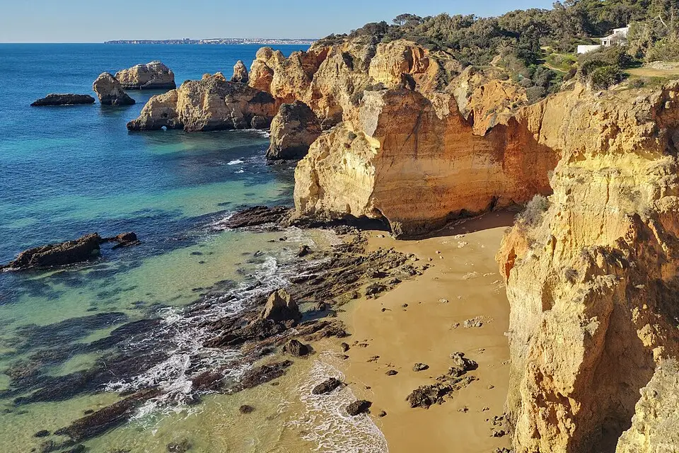 Stimmungsvolle Reiseansicht aus Algarve für Genussreise Algarve mit dem Bus – ehrlich eingeordnet