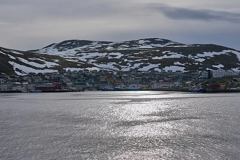 Stimmungsvolle Reiseansicht aus Nordkap für Busreise Nordkap mit Panoramabahn – Route & Leistungen