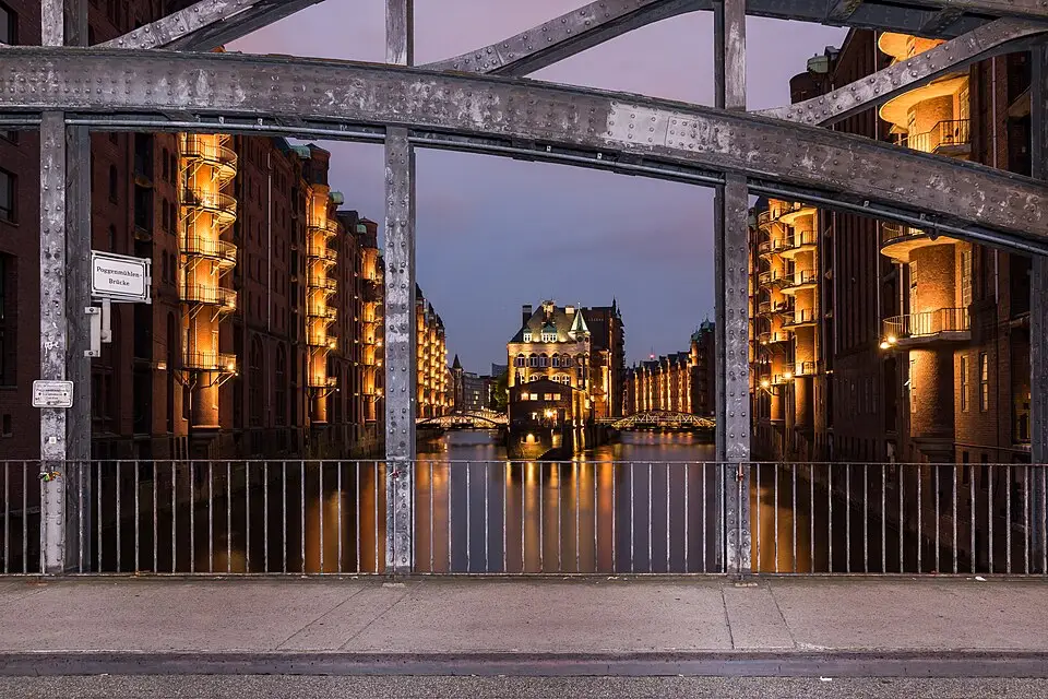 Landschaft und Sehenswürdigkeiten in Hamburg für Beste Reisezeit für eine Busreise Hamburg – Dauer & Komfort