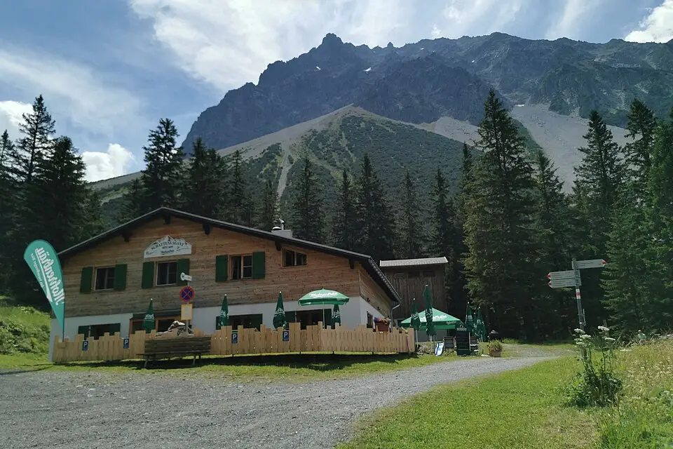 Stimmungsvolle Reiseansicht aus Vorarlberg für Busreise Vorarlberg mit Schifffahrt – Tipps zur Auswahl