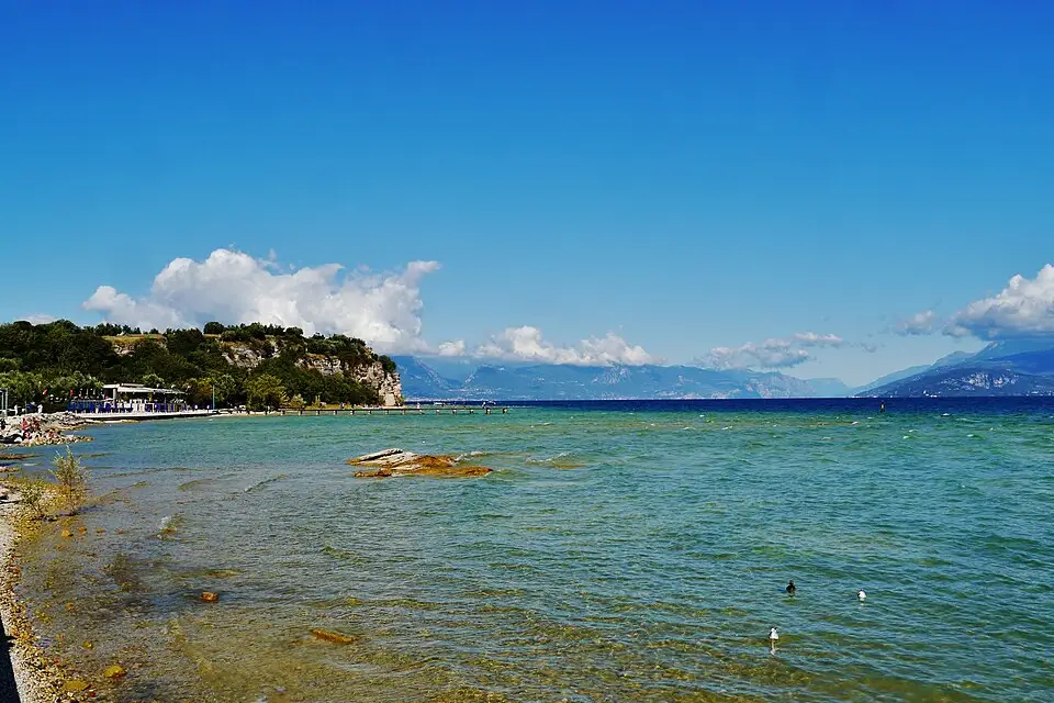Landschaft und Sehenswürdigkeiten in Gardasee für Busreise Gardasee im Herbst – ehrlich eingeordnet