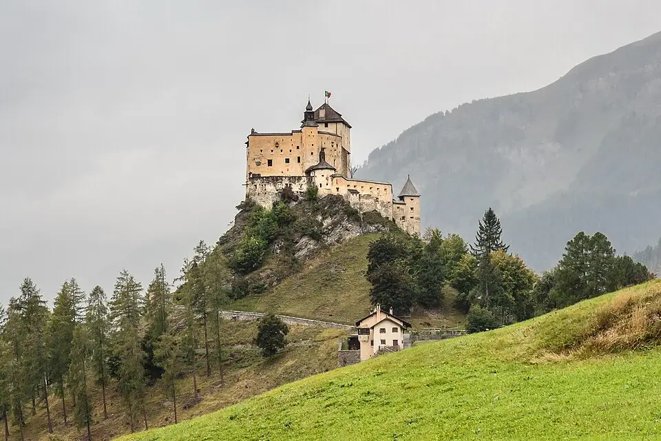 Landschaft und Sehenswürdigkeiten in Engadin für Kulturreise Engadin mit dem Bus – Reisecheck