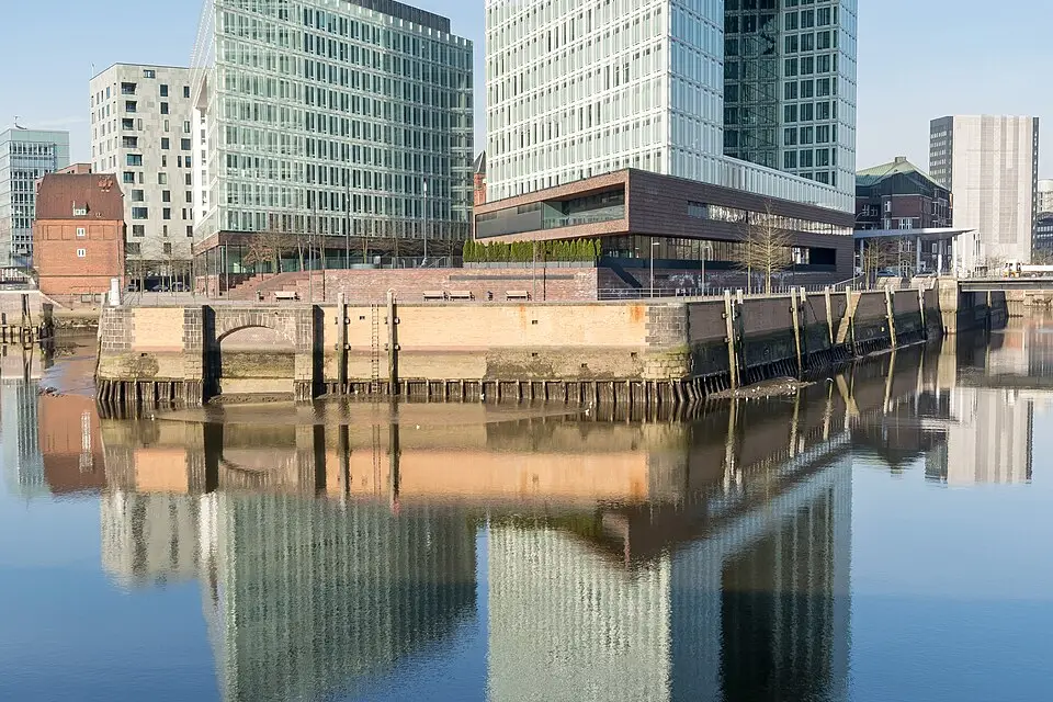 Authentischer Reisemoment in Hamburg – passend zu Busreise Hamburg ab Hamburg – Dauer & Komfort