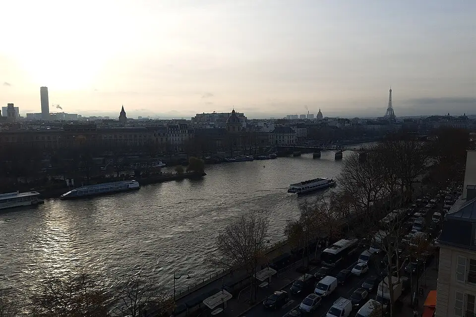 Stimmungsvolle Reiseansicht aus Paris für Busreise Paris 10 Tage – Dauer & Komfort