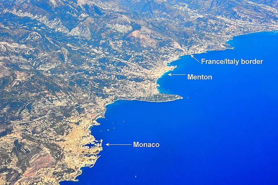 Stimmungsvolle Reiseansicht aus Côte d’Azur für Busreise Côte d’Azur für Paare – Dauer & Komfort