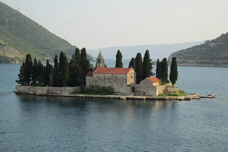Stimmungsvolle Reiseansicht aus Montenegro für Busreise Montenegro ab Berlin – Tipps zur Auswahl