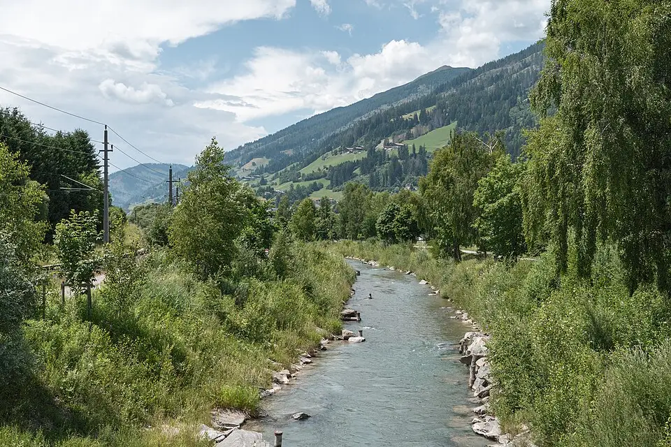 Authentischer Reisemoment in Tirol – passend zu Busreise Tirol ab Stuttgart – Reiseguide