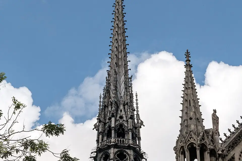 Landschaft und Sehenswürdigkeiten in Paris für Busreise Paris im Frühling – Reiseguide