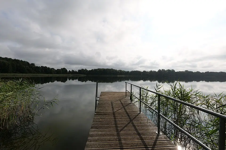Authentischer Reisemoment in Mecklenburgischen Seenplatte – passend zu Mecklenburgische Seenplatte – Kleingruppen-Busreise