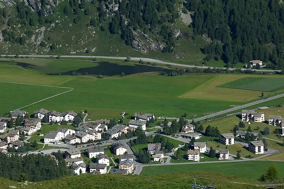 Stimmungsvolle Reiseansicht aus Engadin für Busreise Engadin ab Stuttgart – Reiseguide