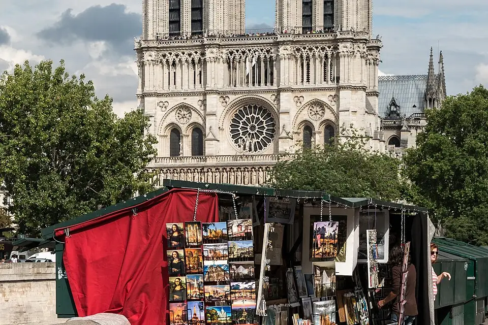 Stimmungsvolle Reiseansicht aus Paris für Erlebnisreise Paris mit dem Bus – Dauer & Komfort