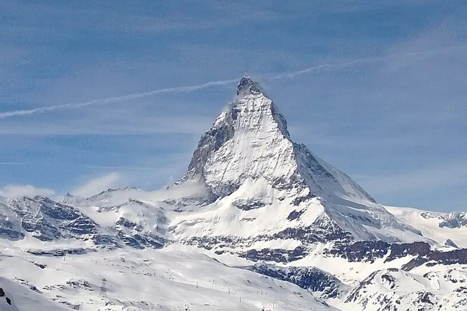 Stimmungsvolle Reiseansicht aus Wallis für Genussreise Wallis mit dem Bus – Reiseguide