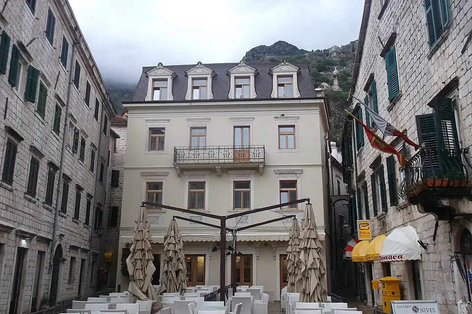 Stimmungsvolle Reiseansicht aus Montenegro für Busreise Montenegro im Winter – Tipps zur Auswahl