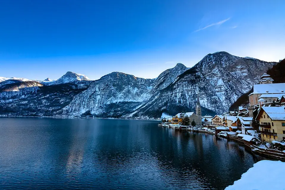 Stimmungsvolle Reiseansicht aus Salzkammergut für Naturreise Salzkammergut mit dem Bus – ehrlich eingeordnet