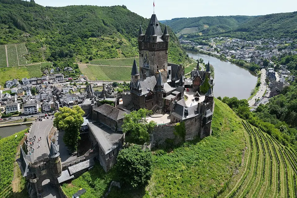 Authentischer Reisemoment in Mosel – passend zu Busreise Mosel mit Halbpension – Reisecheck