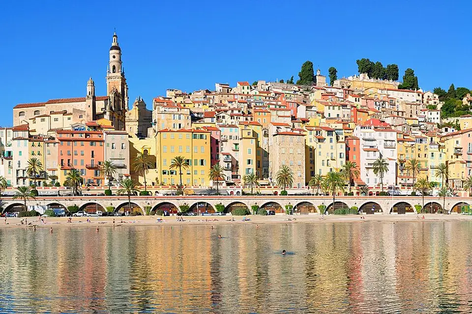 Authentischer Reisemoment in Côte d’Azur – passend zu Busreise Côte d’Azur für Paare – Dauer & Komfort