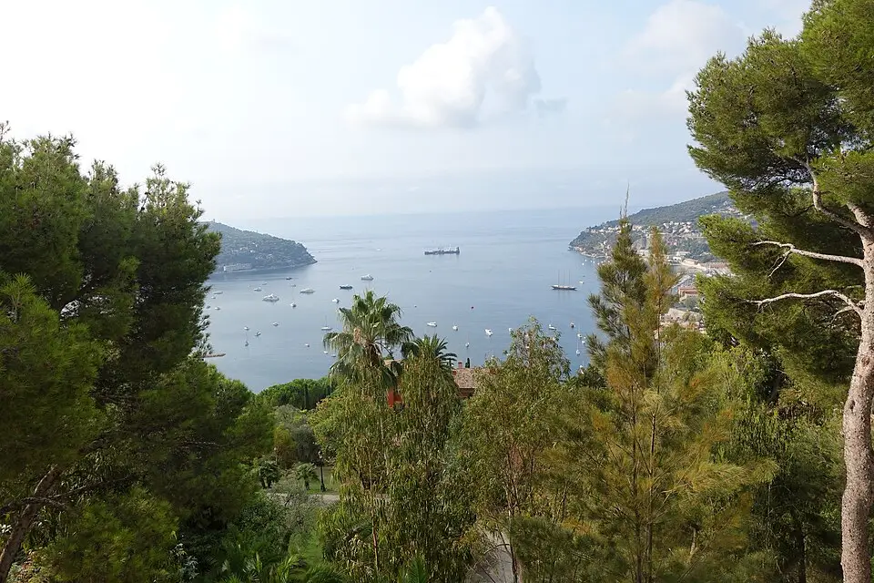 Stimmungsvolle Reiseansicht aus Côte d’Azur für Busreise Côte d’Azur im Winter – Reisecheck