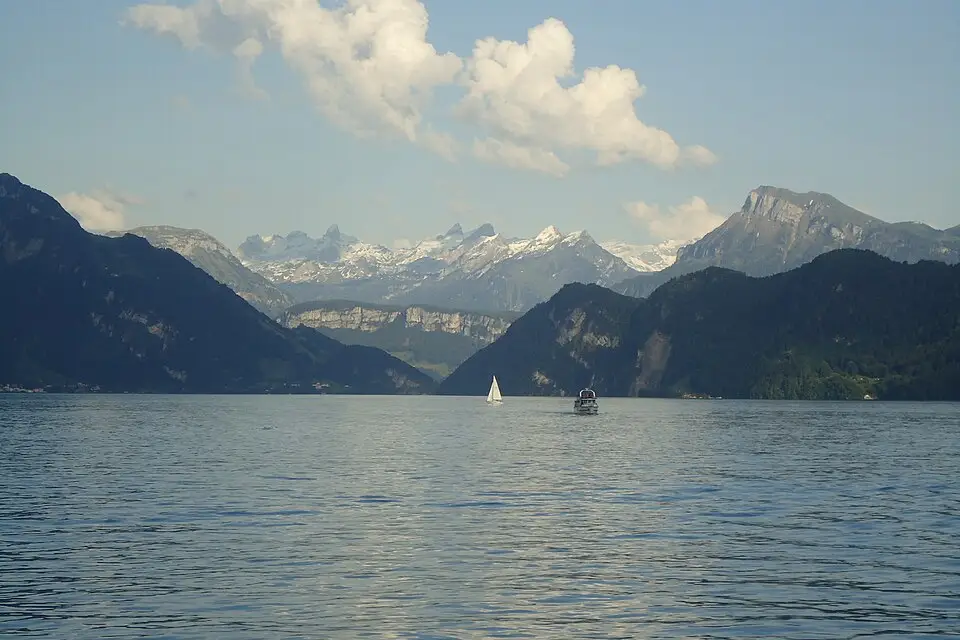 Authentischer Reisemoment in Vierwaldstättersee – passend zu Busreise Vierwaldstättersee ab Berlin – Tipps zur Auswahl