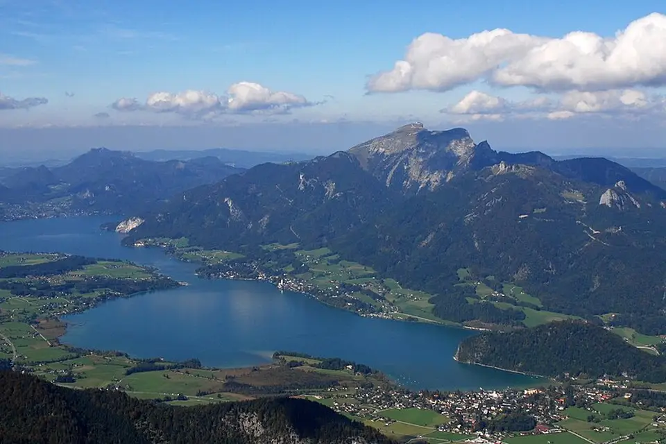 Stimmungsvolle Reiseansicht aus Salzkammergut für Busreise Salzkammergut mit Panoramabahn – ehrlich eingeordnet