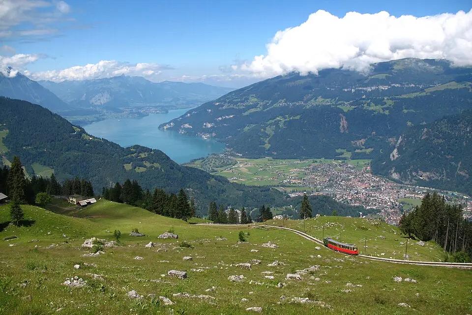 Landschaft und Sehenswürdigkeiten in Berner Oberland für Barrierearme Busreise Berner Oberland – Reiseguide