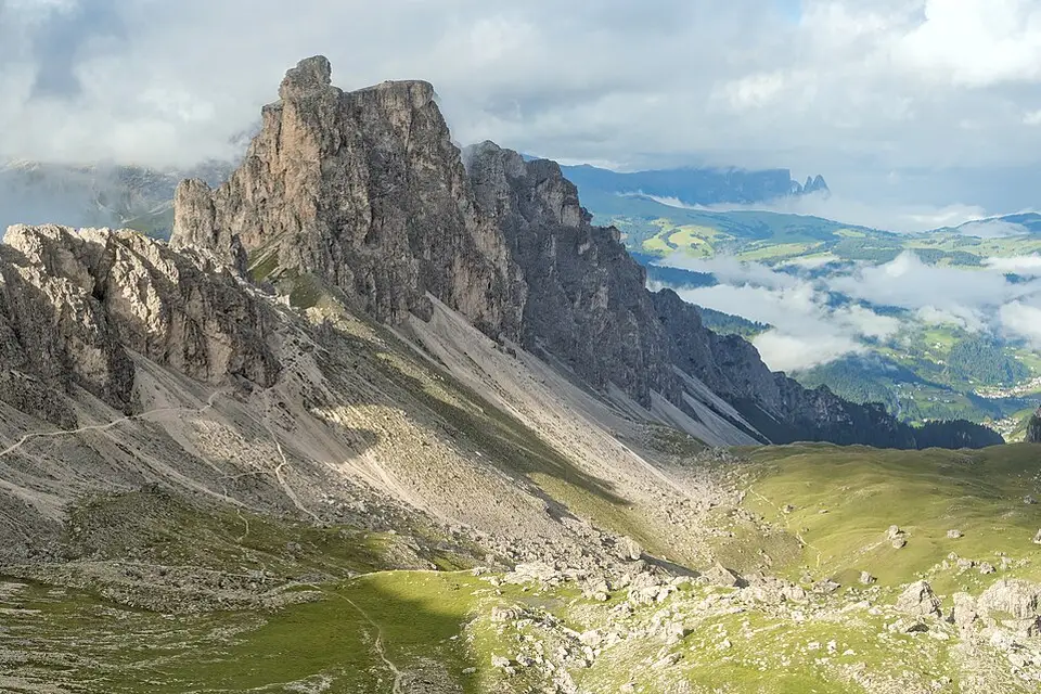 Stimmungsvolle Reiseansicht aus Südtirol für Busreise Südtirol mit Halbpension – Reisecheck