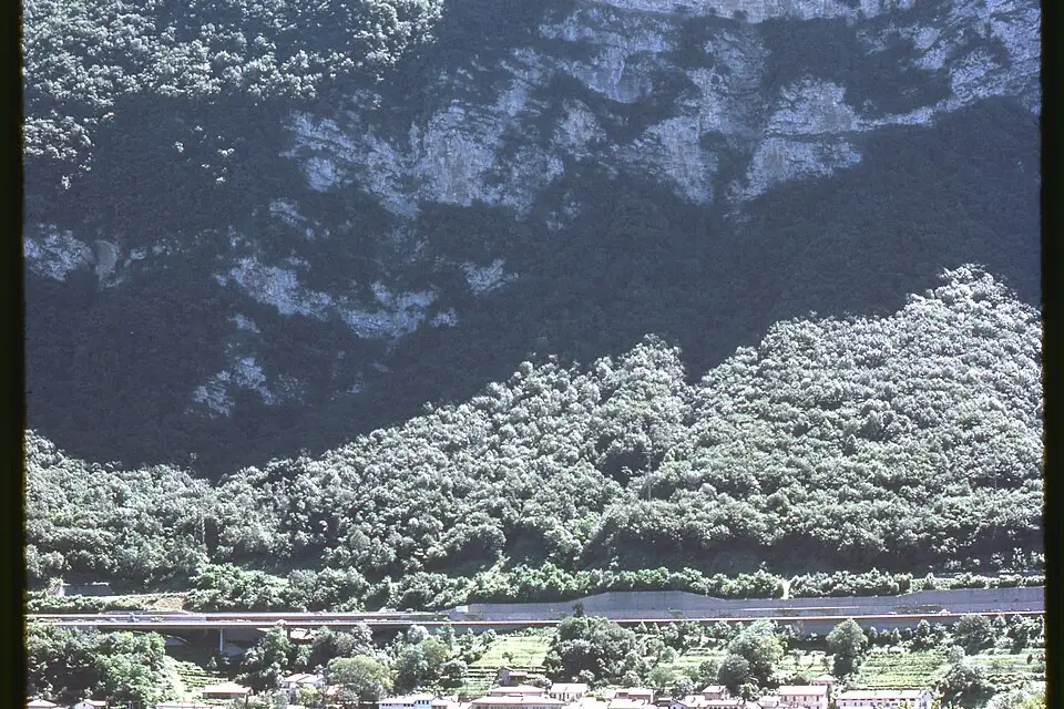 Stimmungsvolle Reiseansicht aus Tessin für Rundreise Tessin mit dem Bus – Tipps zur Auswahl