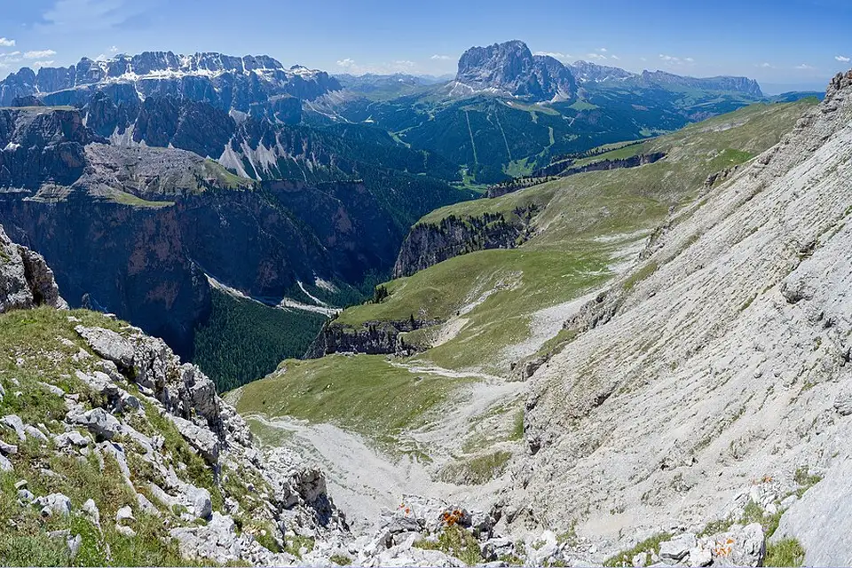Landschaft und Sehenswürdigkeiten in Südtirol für Busreise Südtirol mit 4-Sterne-Hotel – Dauer & Komfort