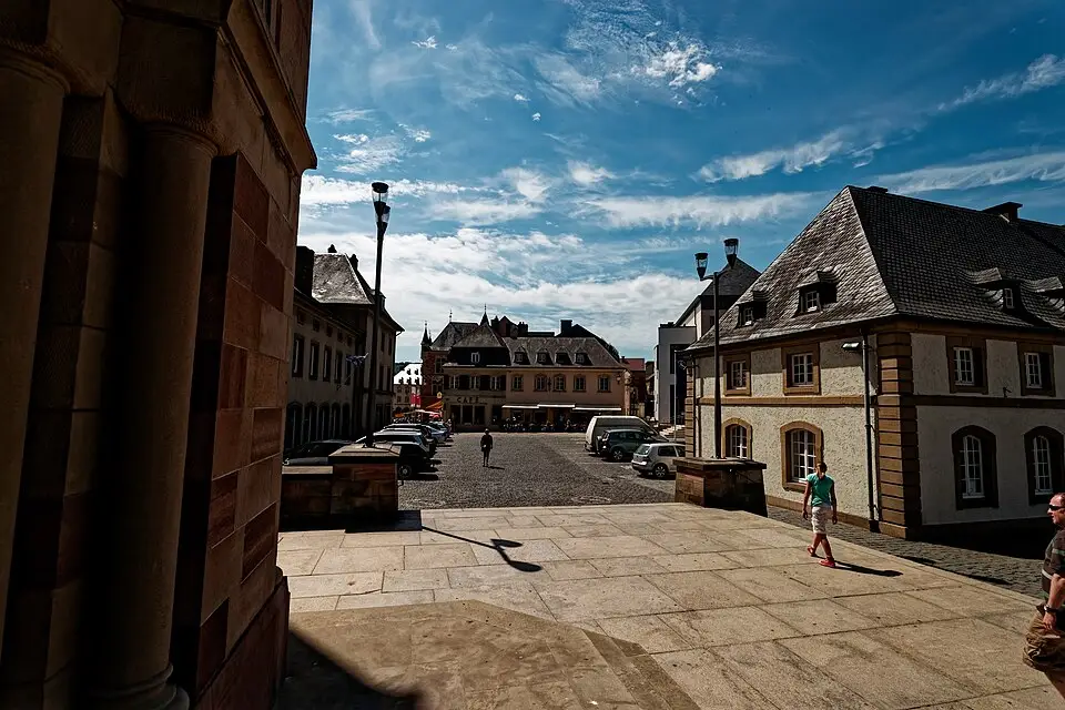 Authentischer Reisemoment in Luxemburg – passend zu Wellnessreise Luxemburg mit dem Bus – Dauer & Komfort