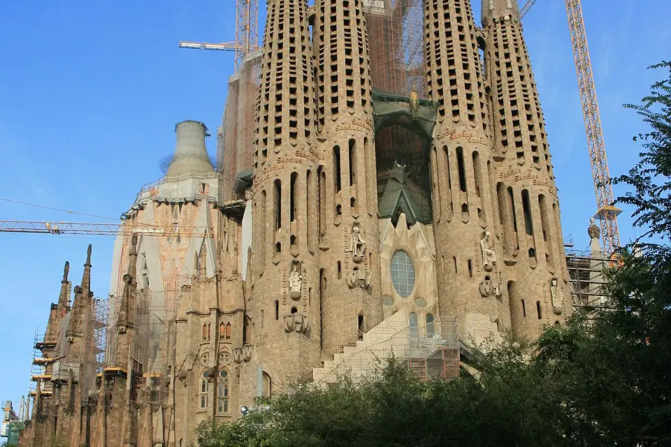 Stimmungsvolle Reiseansicht aus Barcelona für Busreise Barcelona mit wenig Gehstrecke – Tipps zur Auswahl