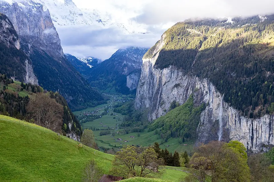 Landschaft und Sehenswürdigkeiten in Berner Oberland für Busreise Berner Oberland 5 Tage – Reiseguide