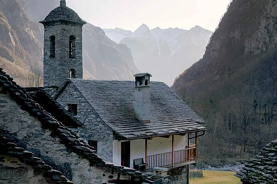 Stimmungsvolle Reiseansicht aus Tessin für Busreise Tessin ab Berlin – Reiseguide
