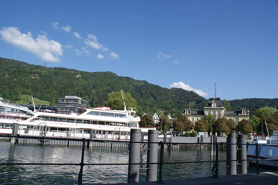 Stimmungsvolle Reiseansicht aus Vorarlberg für Busreise Vorarlberg ab Hamburg – Dauer & Komfort