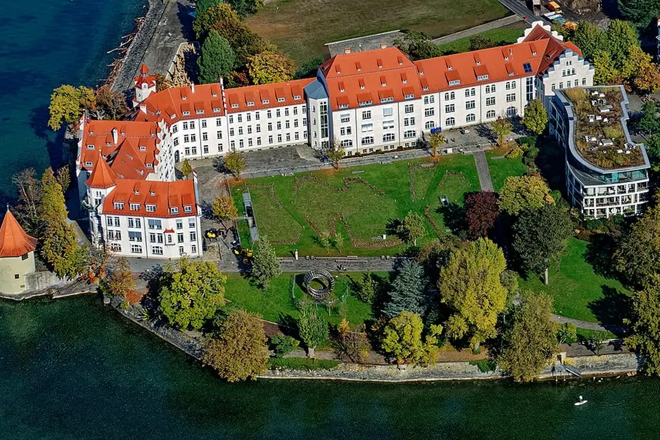 Stimmungsvolle Reiseansicht aus Bodensee für Busreise Bodensee im Sommer – Tipps zur Auswahl