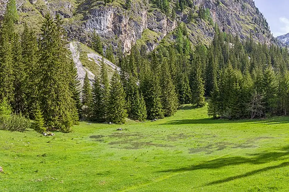 Stimmungsvolle Reiseansicht aus Südtirol für Rundreise Südtirol mit dem Bus – Tipps zur Auswahl