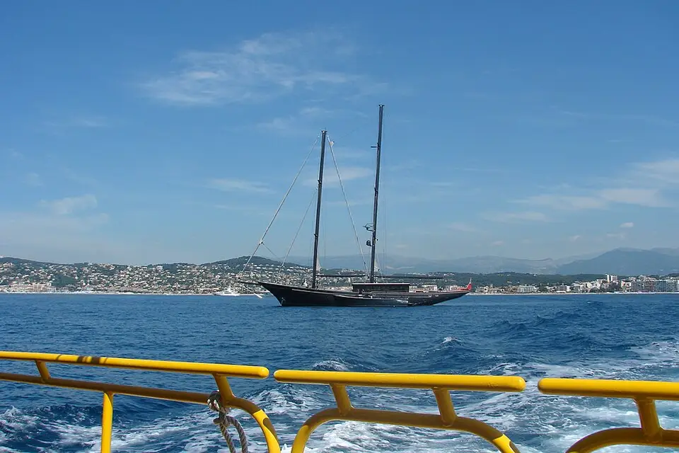 Stimmungsvolle Reiseansicht aus Côte d’Azur für Kurzreise Côte d’Azur mit dem Bus – Reisecheck