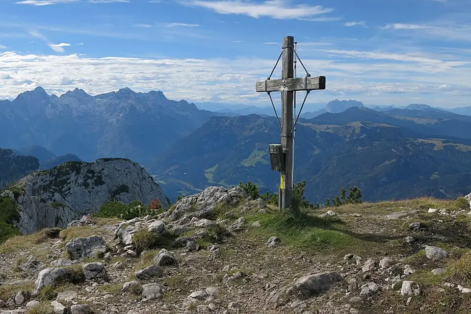 Authentischer Reisemoment in Salzburg – passend zu Busreise Salzburg mit Panoramabahn – Route & Leistungen