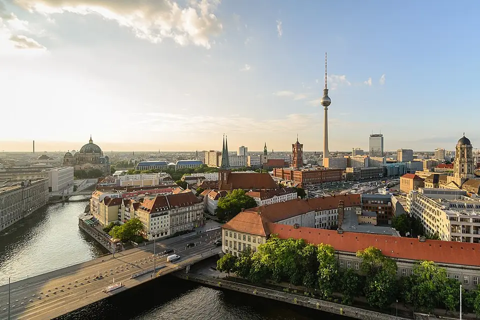Landschaft und Sehenswürdigkeiten in Berlin für Busreise Berlin Angebote vergleichen – Route & Leistungen