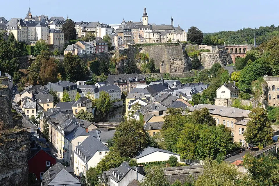 Landschaft und Sehenswürdigkeiten in Luxemburg für Busreise Luxemburg mit Panoramabahn – Reisecheck