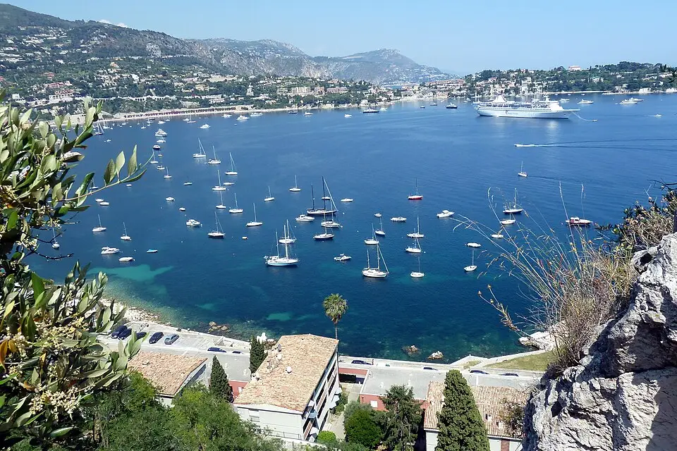 Authentischer Reisemoment in Côte d’Azur – passend zu Weihnachtsreise Côte d’Azur mit dem Bus – Dauer & Komfort