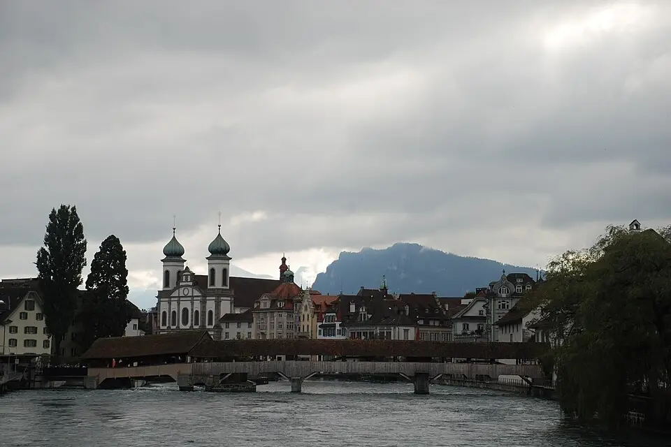 Landschaft und Sehenswürdigkeiten in Vierwaldstättersee für Weihnachtsreise Vierwaldstättersee mit dem Bus – Reiseguide