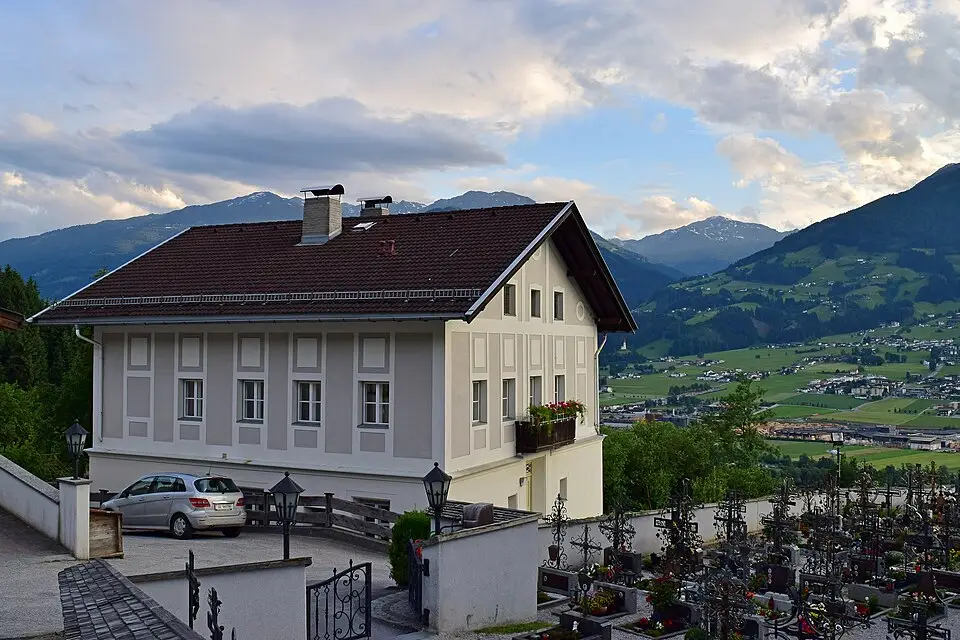 Stimmungsvolle Reiseansicht aus Zillertal für Busreise Zillertal ab München – Tipps zur Auswahl