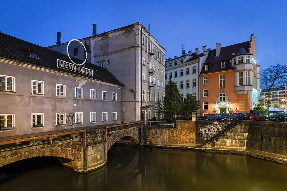 Stimmungsvolle Reiseansicht aus Breslau für Beste Reisezeit für eine Busreise Breslau – Dauer & Komfort