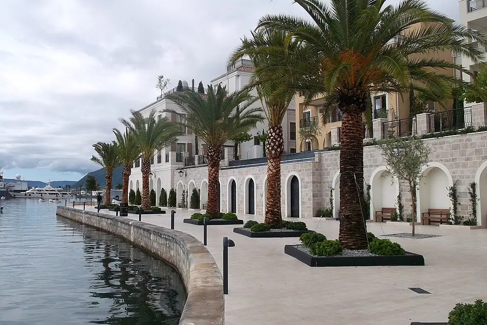 Stimmungsvolle Reiseansicht aus Montenegro für Busreise Montenegro mit Rollator – Reiseguide