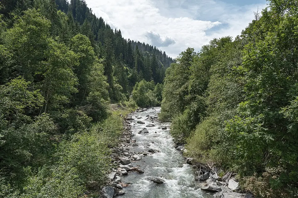 Stimmungsvolle Reiseansicht aus Tirol für Naturreise Tirol mit dem Bus – Route & Leistungen