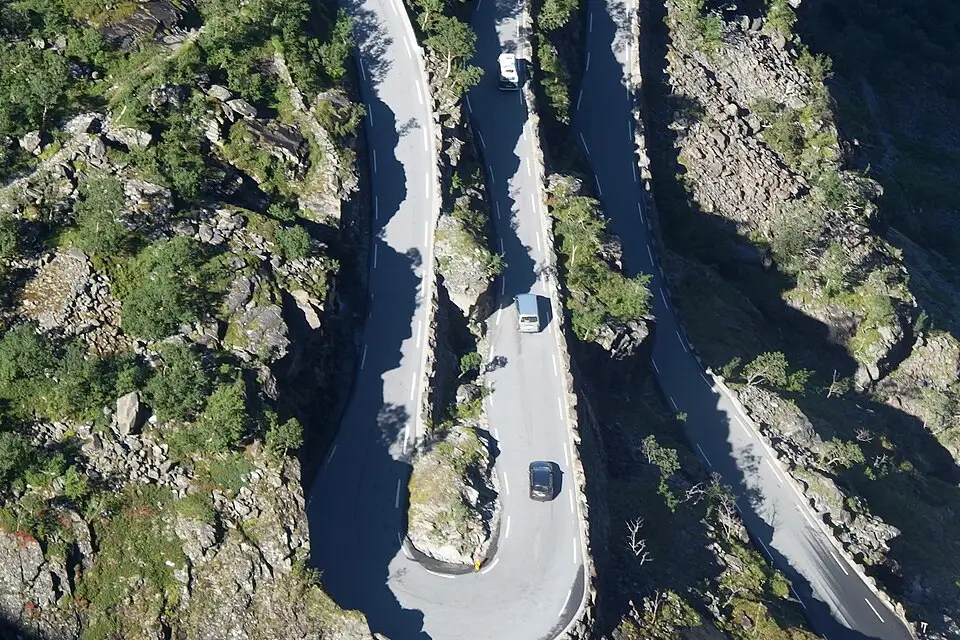 Stimmungsvolle Reiseansicht aus Norwegische Fjorde für Busreise Norwegische Fjorde 7 Tage – Dauer & Komfort