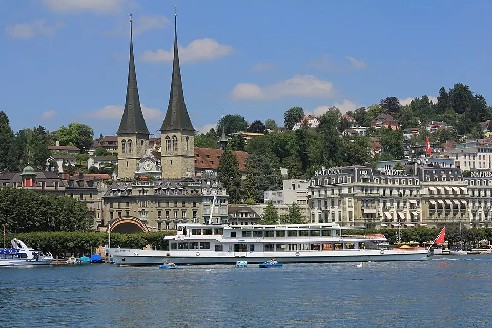 Authentischer Reisemoment in Vierwaldstättersee – passend zu Busreise Vierwaldstättersee ab Stuttgart – Tipps zur Auswahl