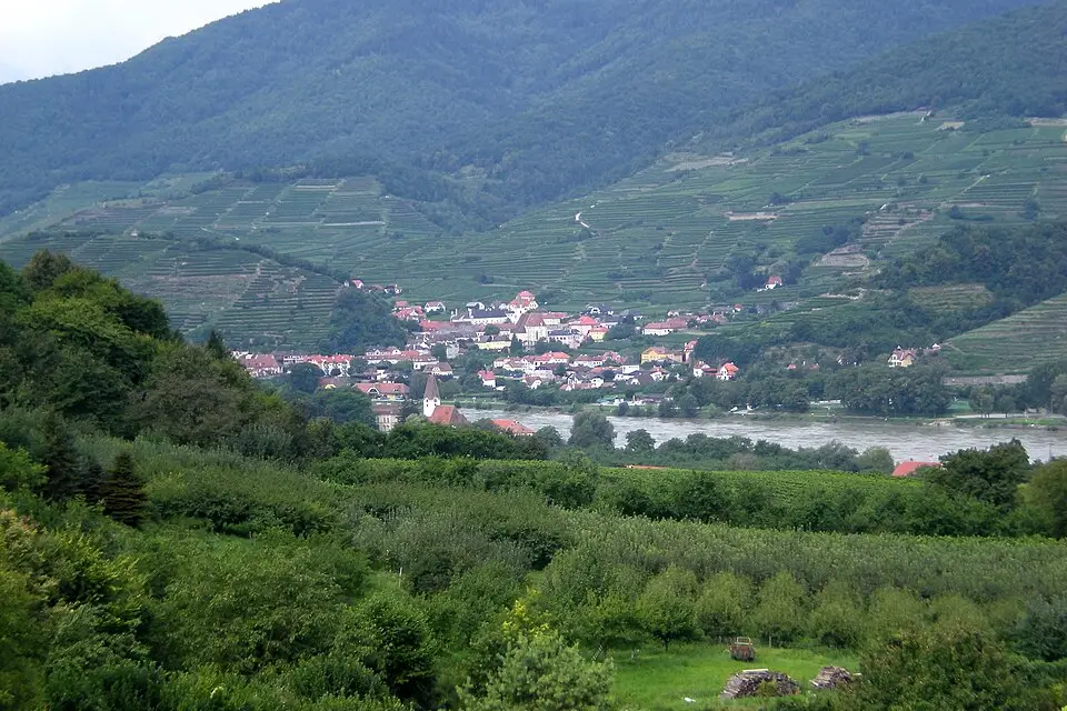 Stimmungsvolle Reiseansicht aus Wachau für Busreise Wachau für Familien – Tipps zur Auswahl