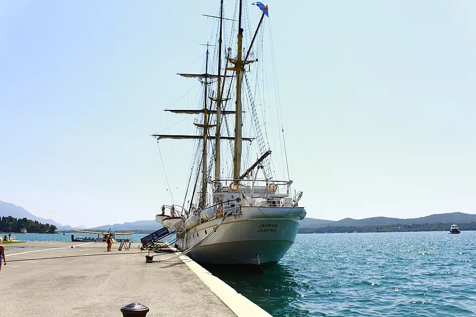Authentischer Reisemoment in Montenegro – passend zu Busreise Montenegro mit Panoramabahn – Reisecheck